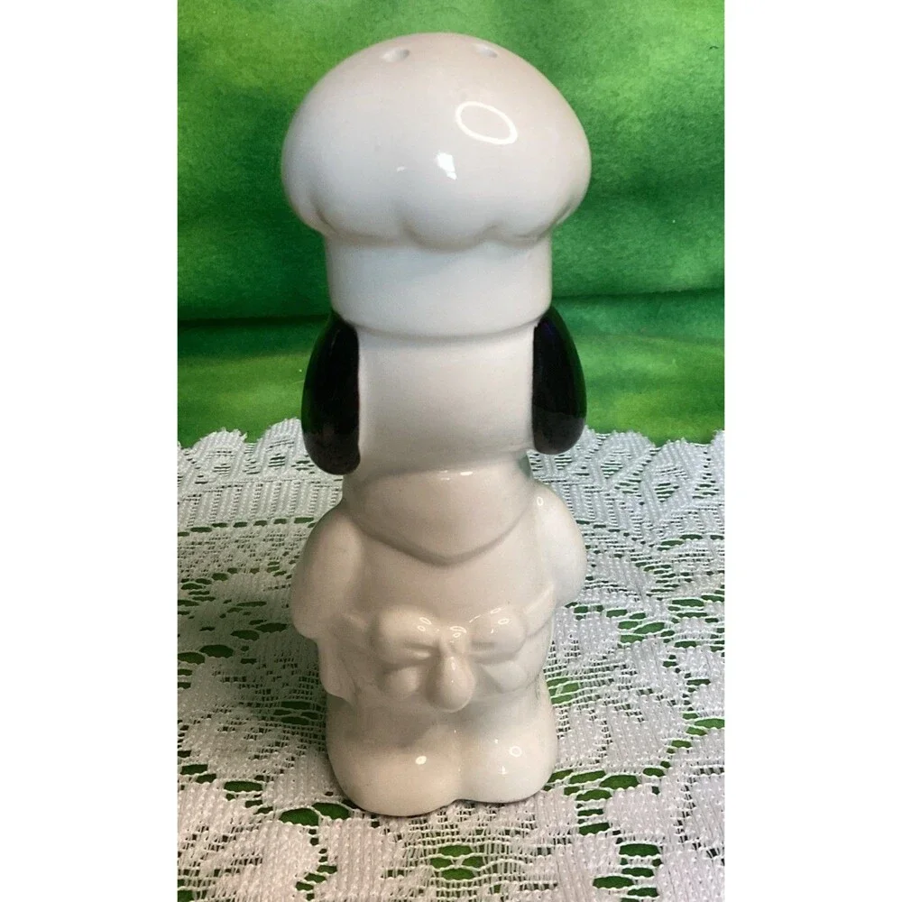 Vintage 1966 Peanuts Snoopy Woodstock Salt & Pepper Shakers Chef Hats